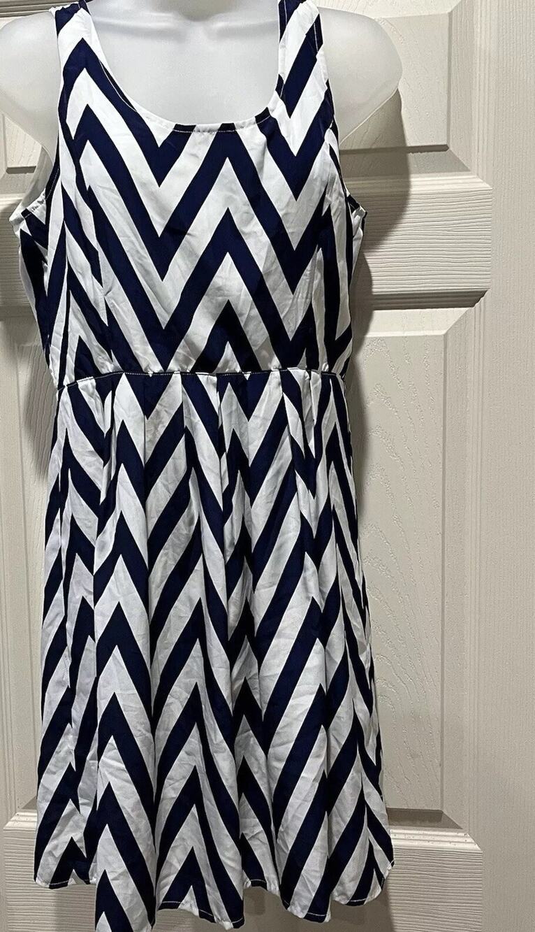 Womens Annabella Dress Size Medium Open Back Shift